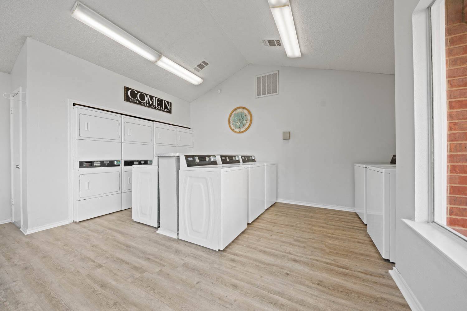 Somerset Apartments Image 21